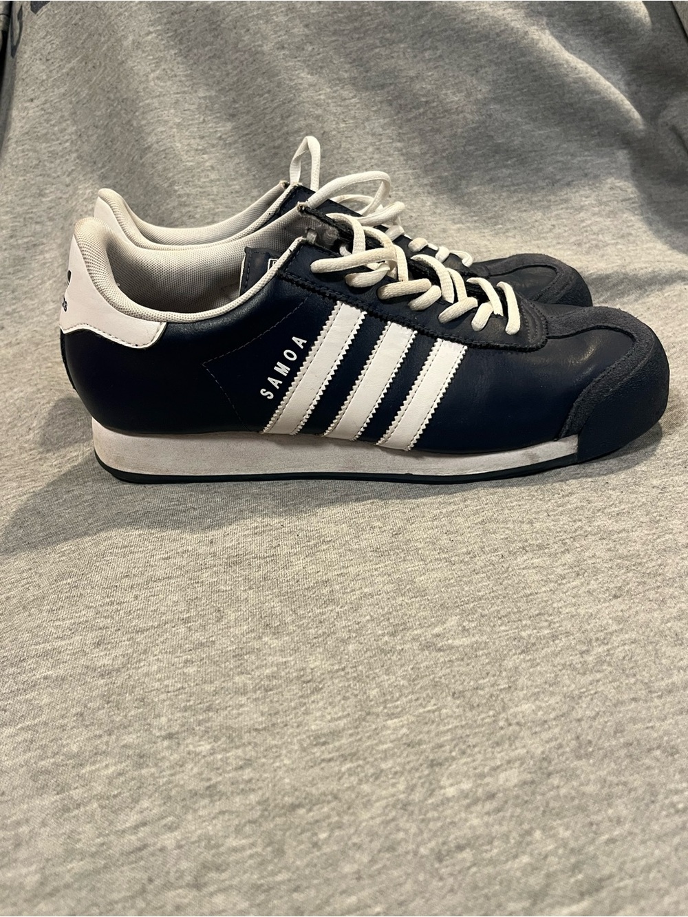 Adidas Samoa Sneakers - Navy Blue & White - Mens Size 8